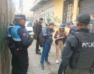 Personal del Municipo durante la intervención.