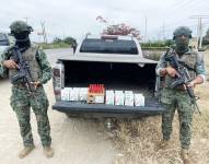 Los militares hallaron una camioneta abandonada con 500 municiones en Durán, Guayas.