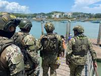Militares especializados llegaron al puerto de Esmeraldas.