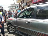 La víctima recibió al menos una decena de tiros. El crimen ocurrió pasado el mediodía entre las calles Olmedo y 9 de Octubre.