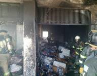 Un incendio arrasó con una bodega de la Bahía, en Guayaquil, donde se guardaban artículos navideños