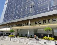 La fachada del edificio del Complejo Judicial Norte en Quito.