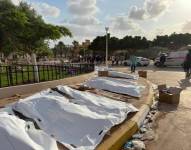 Cientos de cadáveres se amontonan en las orillas y en las plazas públicas de la ciudad de Derna, esperando ser trasladados a las morgues de los municipios vecinos.