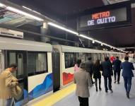 Los usuarios visitan lasestaciones del Metro como parte de la fase de inducción estática.