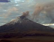 Especialistas monitorean la actividad del volcán Cotopaxi.