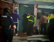 Los policías durante las jornadas de control en Quito.