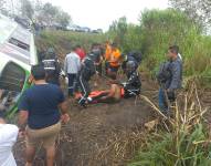 Un fallecido y cuatro heridos deja el volcamientode un bus en El Triunfo, Guayas