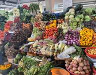 Los puestos en el mercado de la Caraguay lucían abastecidos este viernes 1 de julio.