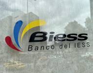 El logo del BIESS en la plataforma gubernamental norte, en Quito.