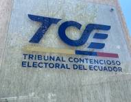El letrero distintivo del Tribunal Contecioso Electoral en las afueras del edificio.