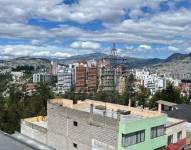 En diferentes zonas de Quito se sintieron los fuertes vientos, la mañana de este martes 18 de julio.