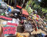 En Ibarra, cuatro presuntos miembros de la O.T Los Lobos fueron aprehendidos. En el lugar se decomisó: 79 celulares, 8 generadores de luz, 53 radios de comunicación, 109 tacos explosivos, 1 revólver y 6 g. de cocaína.