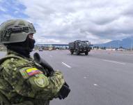 Militares en carreterras de Ecuador