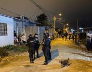 La víctima estaba libando en una esquina con otras personas, cuando llegaron algunos sujetos y lo acribillaron.