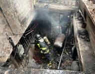 Los efectivos de los bomberos apagaron el fuego durante la emergencia.