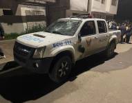 Un grupo de habitantes protagonizó disturbios en los exteriores de la Fiscalía de Déleg, tras la captura de sospechoso por la violación y muerte de una adulta mayor.