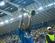 Willian Pacho, campeón de la Supercopa de Europa con el PSG.