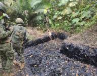 Efectivos militares localizaron y destruyeron un laboratorio de refinamiento de crudo artesanal para la elaboración de SCSF en el sector Río Pucachi de Putumayo.