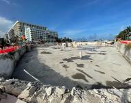 El solar donde hasta hace poco había una montaña de escombros de un edificio residencial cuya mitad colapsó y la otra fue derrumbada en la ciudad de Surfside, Florida (EE. UU). EFE/Senador Jason Pizzo