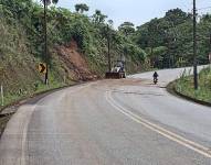 Labores de mantenimiento vial y limpieza de derrumbes en la vía E-45, sector La Florida, tramo Redondel El Balsero – Santa Clara.