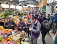 Imagen de un funcionario del Ministerio de Infraestructura y Transporte socializando el Incentivo Emprende en Ambato, el 27 de septiembre del 2025.