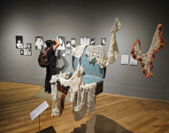 Una exposición en un museo.