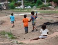 La pobreza y la privación grave continúan afectando a un gran número de niños en la región