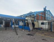 Techos y ventanas se destruyeron a causa de la explosión.