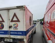 Un bus interprovincial de la Cooperativa Amazonas se volcó en la vía Pelileo Baños, el exceso de velocidad sería la causa del siniestro.