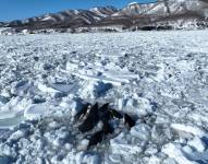 Un grupo de aproximadamente 15 orcas ha quedado atrapado en hielo a la deriva frente a la costa de la península de Shiretoko.