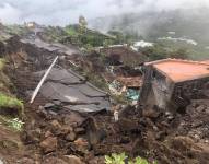 Al menos 10 hectáreas se hundieron, las casas que no se desplomaron, quedaron frágiles.