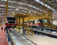 Tres trenes del Metro en las cocheras ubicadas en el sector de Quitumbe, sur de Quito.