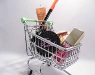 Tanto Shein como Temu operan bajo un modelo logístico que les permite enviar pequeños paquetes directamente desde China a consumidores del mundo.