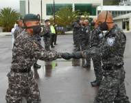En las calles los agentes se enfrentan a delincuentes que ahora usan armamento similar, rifles con alta precisión.