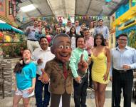 Parte del cast principal y ejecutivos de Ecuavisa.