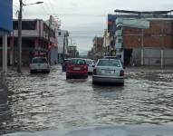 Calles anegadas y otras afectaciones en Portoviejo, Tosagua y Chone tras fuerte lluvia