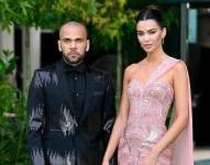Dani Alves y Joana Sanz, durante una gala.