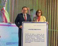 La ministra de Trabajo, Ivonne Núñez, firmó el acuerdo ministerial.