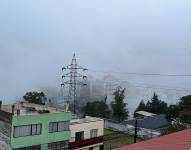El norte de Quito con neblina, a las 06:30 de este lunes 1 de abril de 2024.