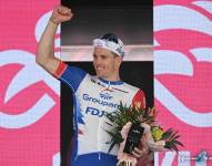 El corredor francés consigue su tercera victoria en esta edición de la carrera luego de un gran trabajo de su equipo.