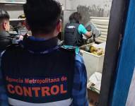 El centro fue clausurado y la carne y equipos decomisados, al representar un riesgo.