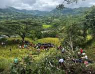 Imagen difundida en redes sociales del accidente de bus en Flavio Alfaro, Manabí.