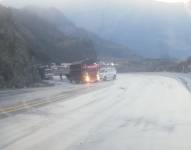 Las autoridades evalúan la vía, a la altura del kilómetro 23+300, sector del Páramo de la Virgen.