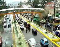 Hubo lluvia y granizo en la autopista General Rumiñahui, a la altura del puente 2.