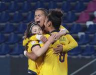 Las jugadores ecuatorianas celebrando el empate.