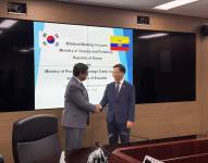 El ministro de la Producción, de Ecuador, y el ministro de Océanos y Pesca, de Corea del Sur