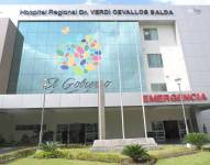 La Fiscalía y agentes de la Policía ingresaron al área administrativa del Hospital Verdi Cevallos Balda. Archivo