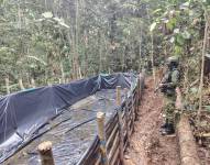 Piscina artesanal utilizada para almacenar el combustible sustraído.