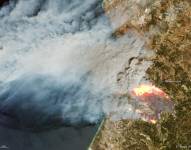 Imagen de satélite cedida por la Agencia Espacial Europea (ESA) del incendio de Odemira, en el sur de Portugal.