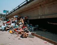 Personal de Urvaseo retiró la basura debajo del paso elevado.